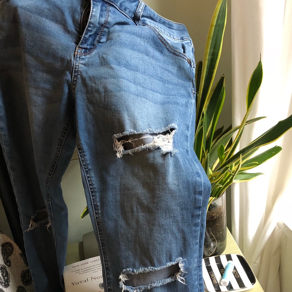 NY & Co. SoHo Curve creative leggings.